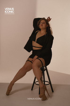 Спідниця Venus Iconic MUSE: облягаюча біфлекс, сітка, з регульованими підв'язками