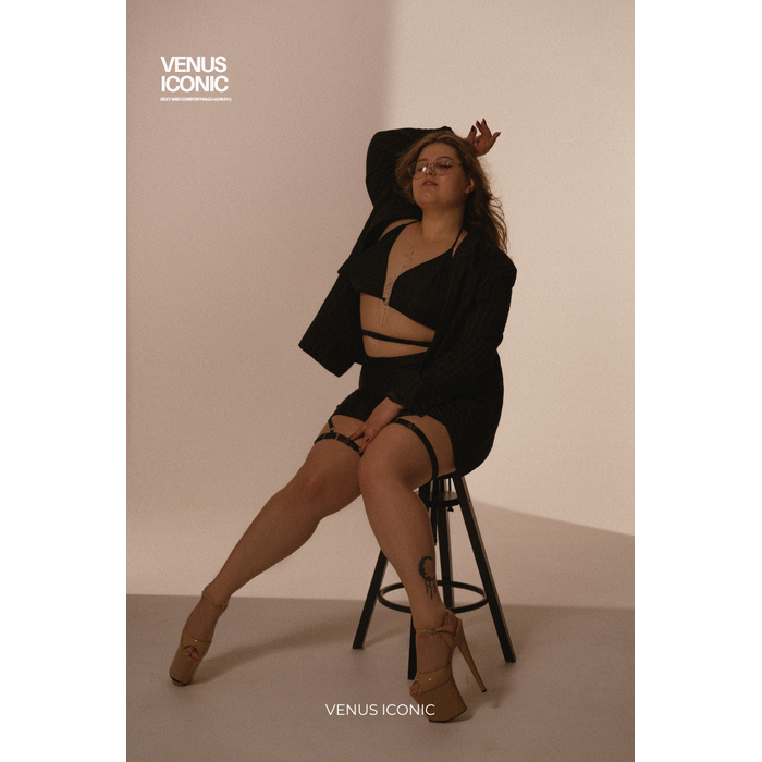 Спідниця Venus Iconic MUSE: облягаюча біфлекс, сітка, з регульованими підв'язками