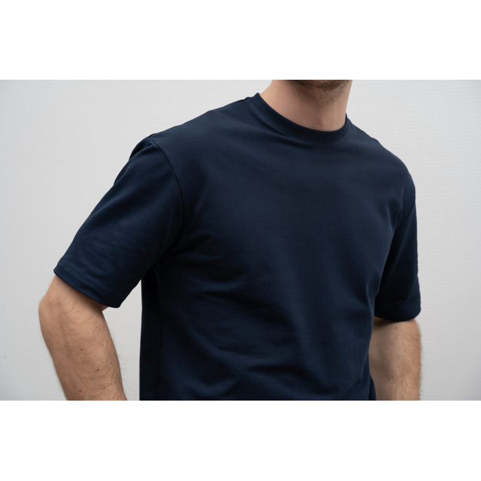 Футболка приталена