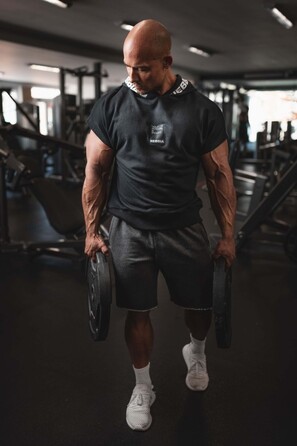 Безрукавка Nebbia NO LIMITS Rag Top with a Hoodie Black 175